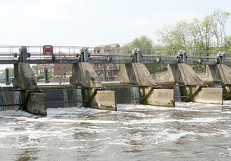 Efficiency at Romney Weir boosted by nine radial gates