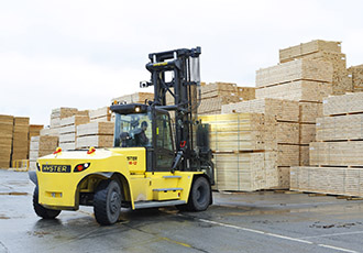 Driver environment focus for lift trucks in heavy duty applications