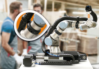 Plastic clamp concept designed energy chains on cobots