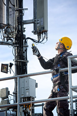 Monitor protects workers from EMF/RF emissions
