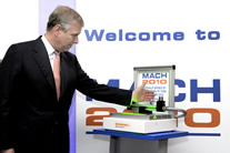 HRH The Duke of York uses Renishaw technology to open the UK’s premier manufacturing technologies event